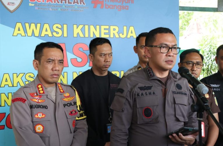 Satgas Anti Mafia Polda Kepri Serahkan 4 Tersangka dan BB Judi Online ke Kejari Batam