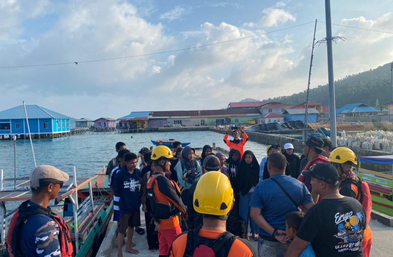 Kasat Polairud Anambas Bantu Evakuasi Kapal Pompong Yang Membawa 30 Siswa dan Guru SMPN 1 Palmatak