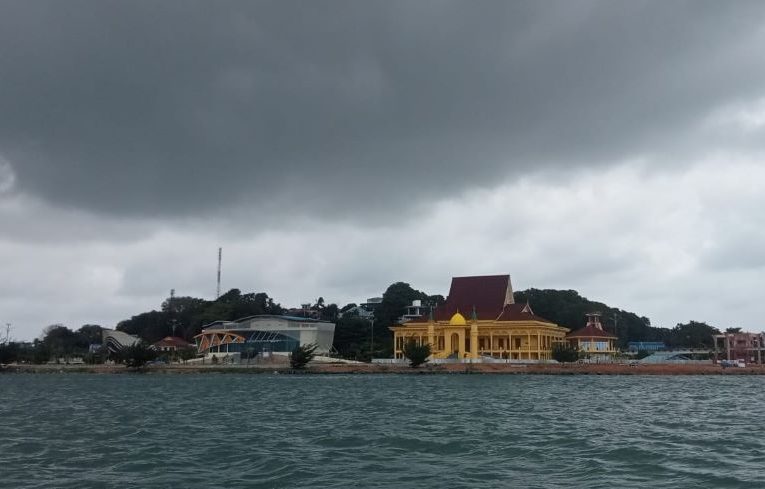 Prakiraan Cuaca Kota Tanjungpinang: Hujan Ringan Pagi, Cerah Berawan Sore dan Malam