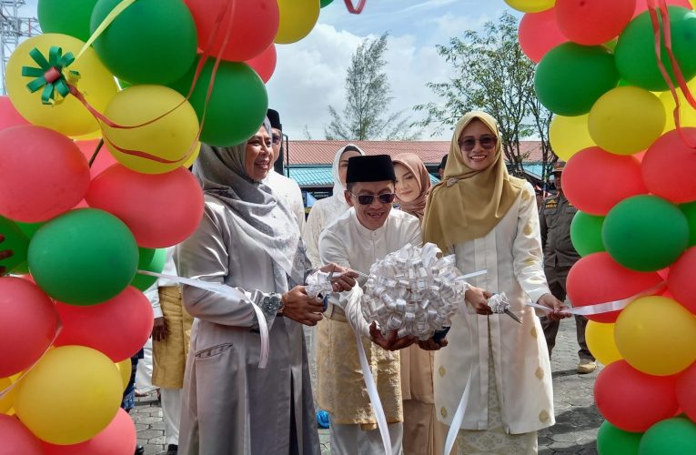 Ketua PKK Provinsi Kepri Dewi Kumalasari Ansar meresmikan Bazar MTQH XVIII Kota Tanjungpinang