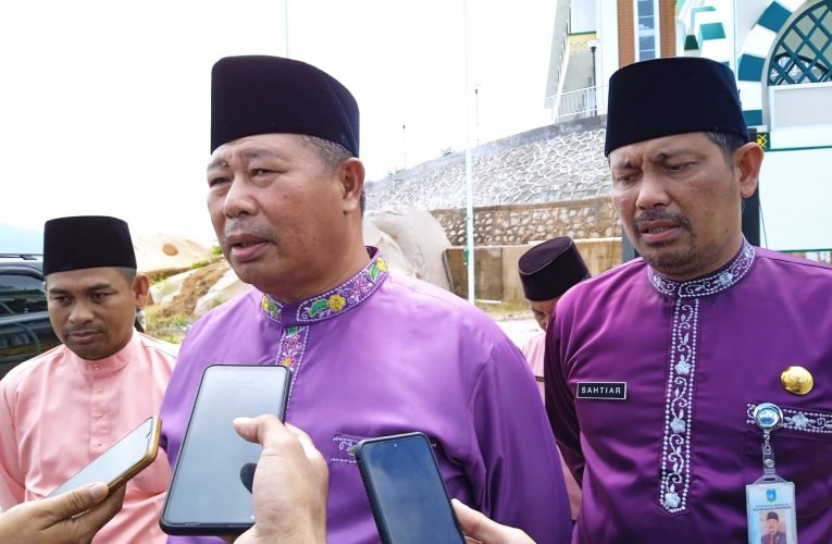 Bupati Anambas Sambut Hangat Peserta Pawai Ta’aruf di Panggung Astaka Utama