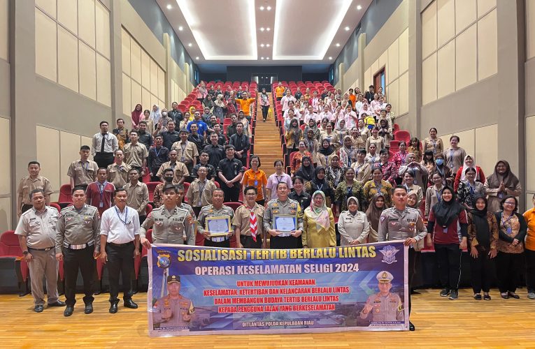 Polisi Berkunjung ke Sekolah: Generasi Muda Dilatih Tertib dan Disiplin Berlalu Lintas