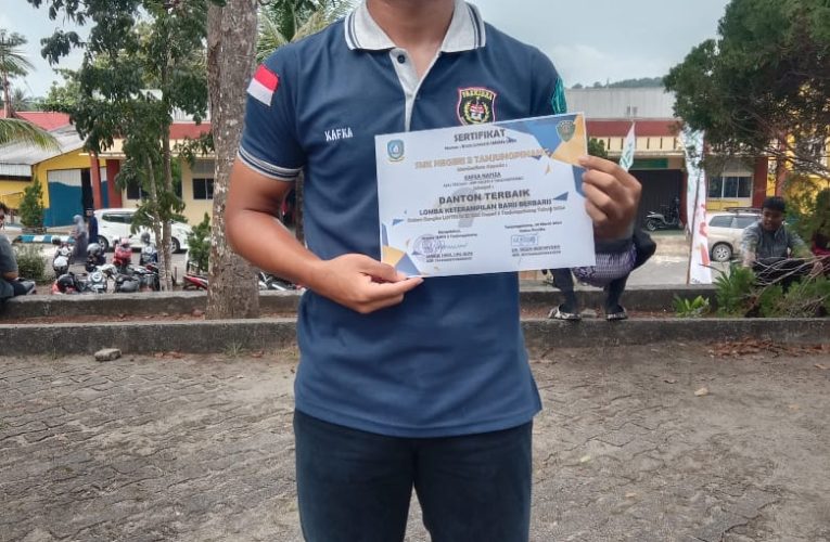 Danton Terbaik Spenpat, Kafka Nafiza, Sabet Penghargaan di Lomba Baris Berbaris SMK 3