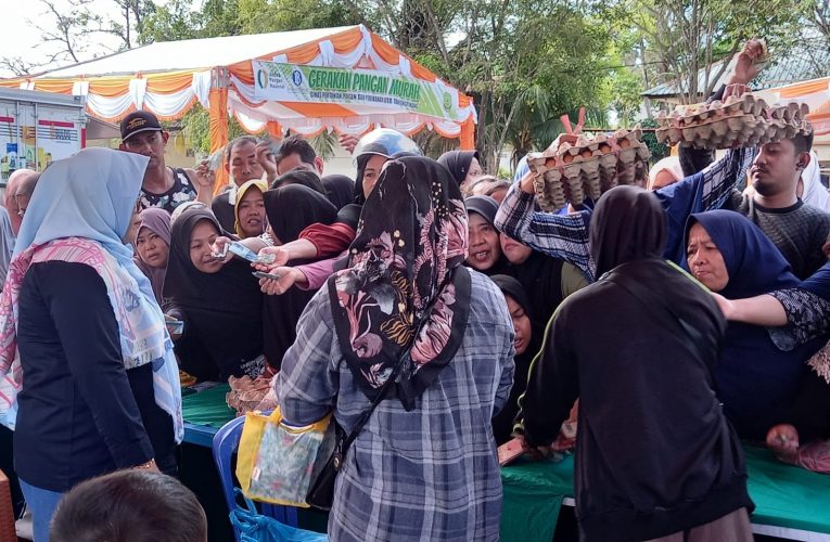 Antusiasme Tinggi Masyarakat Senggarang dan Kampung Bugis Serbu Pasar Murah DP3 Tanjungpinang