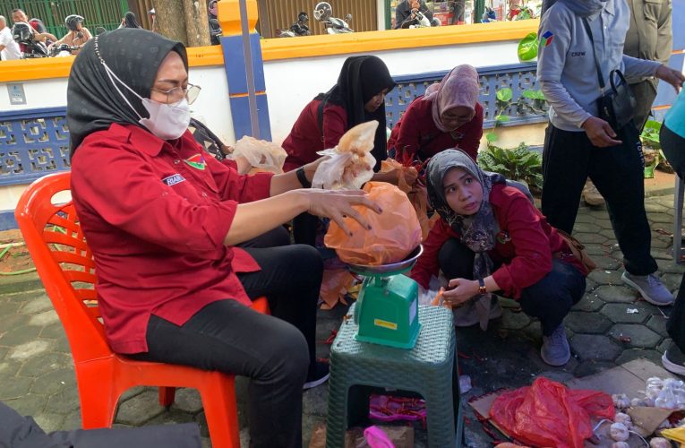 Operasi Pasar Disdagin Tanjungpinang Dibanjiri Pembeli, Cabai Merah Jadi Sorotan