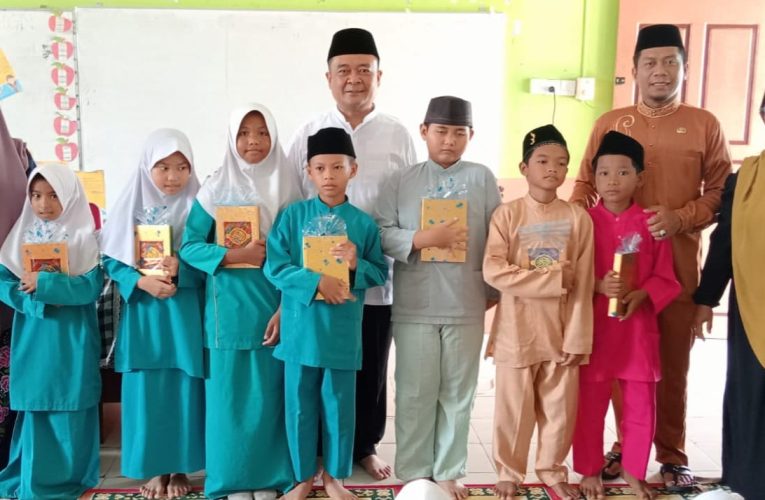 Gelar Program GETAR, Agung Wiradharma Bagikan Al Qur’an di SDN 004 Kota Tanjungpinang