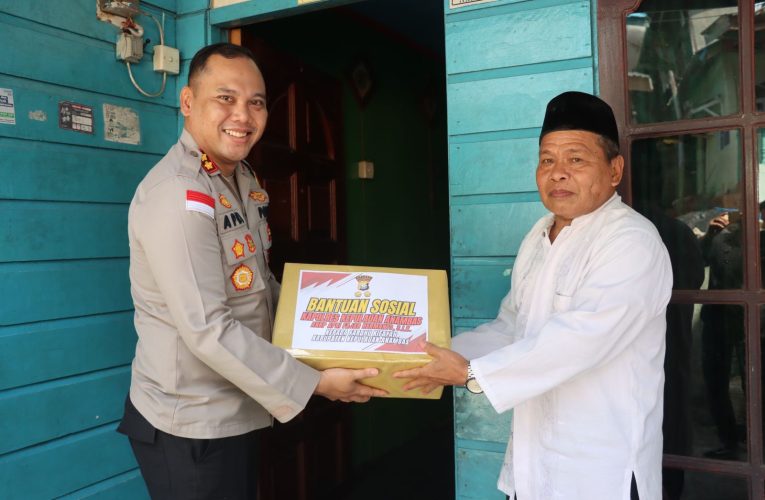 Kapolres Anambas Salurkan Bantuan Sosial kepada Petugas Fardhu Kifayah di Bulan Suci Ramadhan