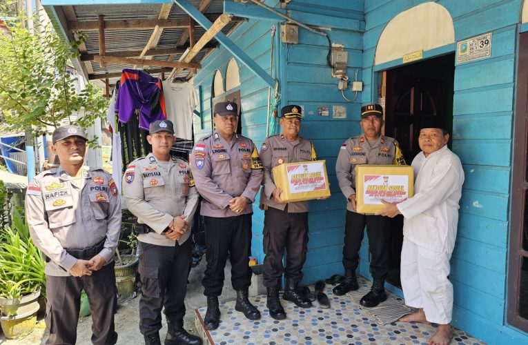 Berkah Ramadhan: Polres Kepulauan Anambas Berikan Bantuan Kain Kafan kepada Petugas Fardhu Kifayah