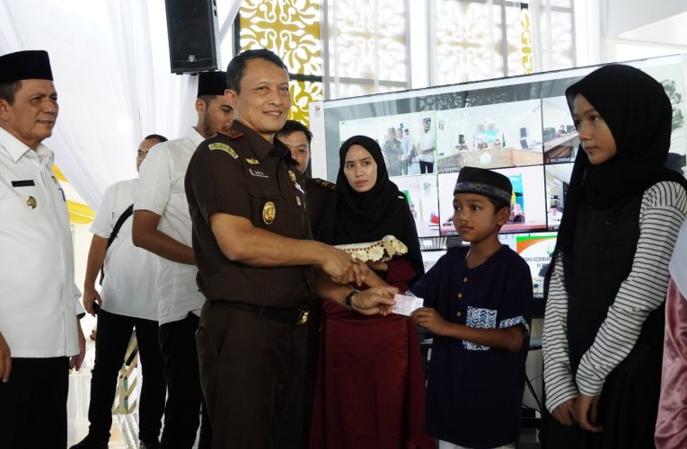 Kejati Kepri Menyerahkan 1500 KIA dan Acara Buka Bersama di Tanjungpinang