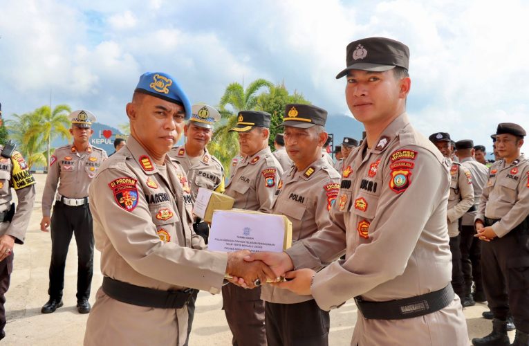 Satlantas dan Wakapolres Kepulauan Anambas Berikan Apresiasi untuk Anggota Teladan dalam Keselamatan Lalu Lintas