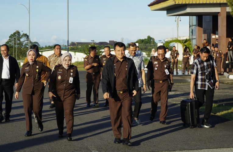 Keberangkatan Rudi Margono Diantar Penuh Haru
