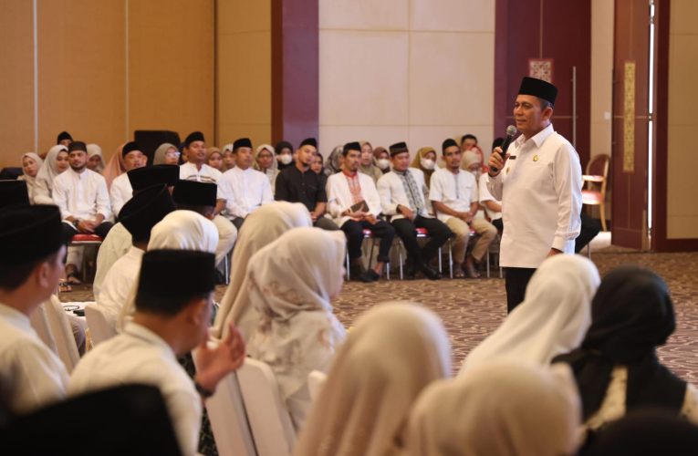 Gubernur Ansar Berbagi Berkah dan Silaturahmi dengan Pegawai dan Petugas Kebersihan Kepri