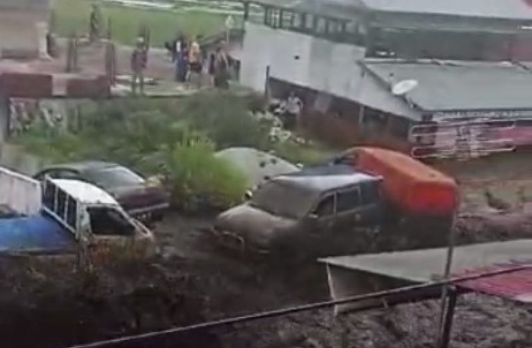 Banjir Lahar Dingin Terjang Kawasan Sekitar Gunung Marapi, Sumbar: BPBD Fokus Evakuasi Warga