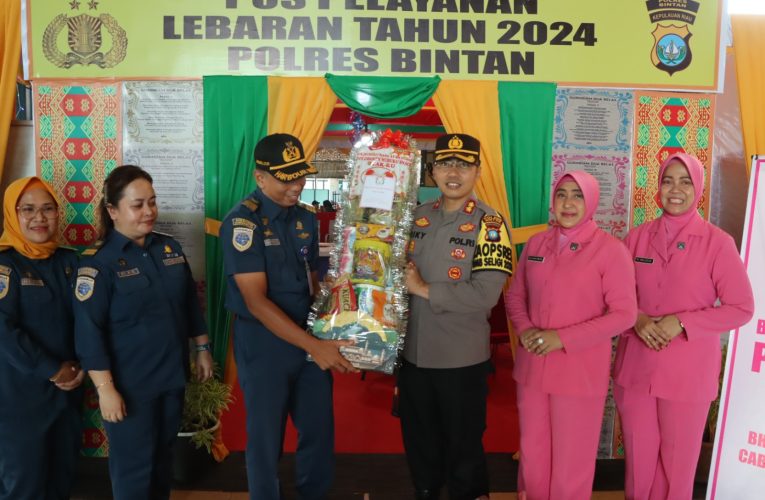 Tali Asih dan Motivasi: Kapolres Bintan dan Bhayangkari Bintan Salurkan Dukungan untuk Personel Pos Pengamanan Lebaran