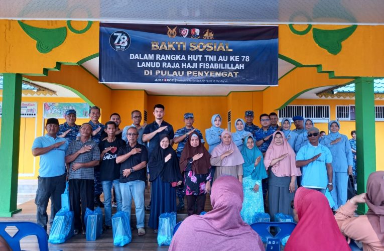 Lanud RHF Tanjungpinang Gelar Bakti Sosial Peringati HUT TNI AU ke-78 di Pulau Penyengat