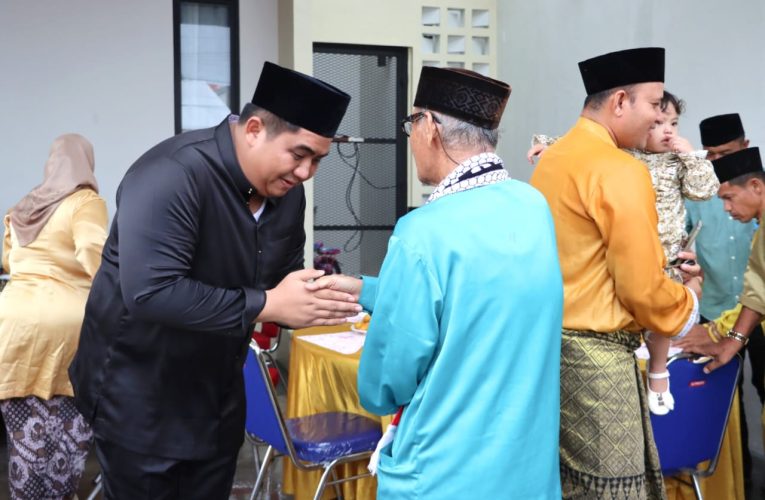 Open House Bupati Roby Ramai Dikunjungi Masyarakat 