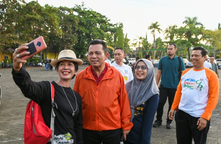 Gubernur Ansar Melepas Jalan Santai, Reuni Akbar SMA Negeri 2 Tanjungpinang Tahun 2024