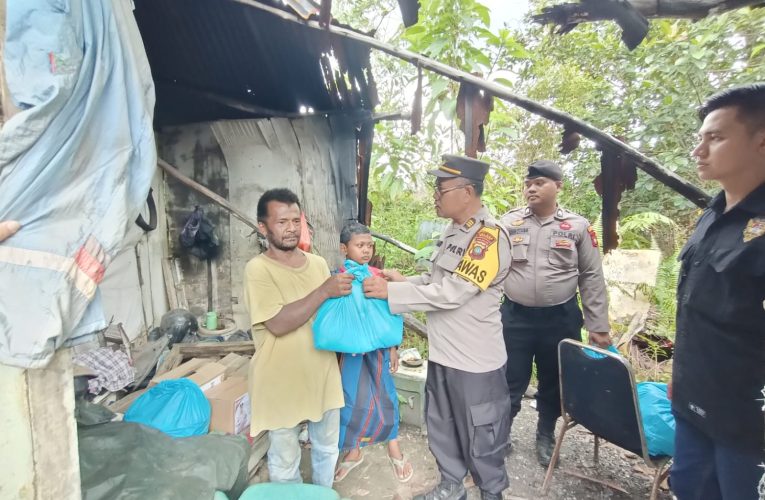 Kapolsek Bintan Timur Sambangi Warga Kurang Mampu, Berikan Bantuan Langsung