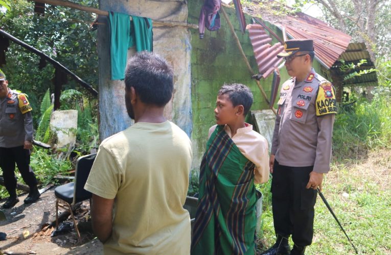 Kapolres Bintan Tinjau Langsung Pembangunan Rumah Bantuan Kapolda Kepri untuk Warga Kurang Mampu