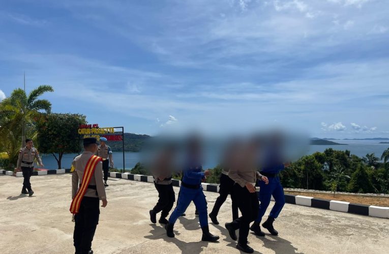 Tingkatkan Disiplin, Kapolres Kepulauan Anambas Tindak Tegas Personil yang Terlambat Apel Serah Terima Piket Fungsi