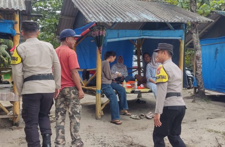 Patroli Tempat Wisata, Polisi Berikan Tips Aman Kepada Pengunjung Pantai