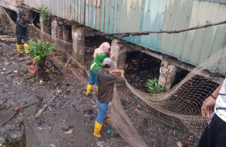 Seriusi Program Kawasan Pesisir Bersih Sehat, Hasan Pasang Jaring dan Operasikan Perahu Khusus
