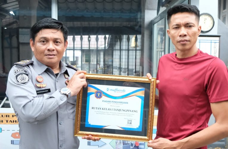 Siap Menuju Indonesia Emas, Rutan Kelas I Tanjungpinang Gelar Upacara HKN ke-116 dan Penyematan Tanda Kenaikan Pangkat