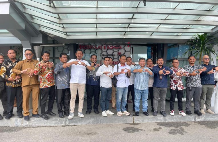 Wakil Bupati Anambas Bertemu Telkomsel di Batam, Bahas Solusi Telekomunikasi Desa Teluk Bayur