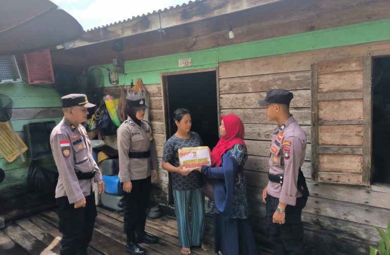 Polres Kepulauan Anambas Berbagi Sembako di Desa Temburun
