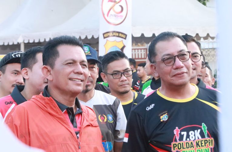 Gubernur Kepri dan Kapolda Kepri Lepas Peserta 7,8K Fun Run Polda Kepri 2024