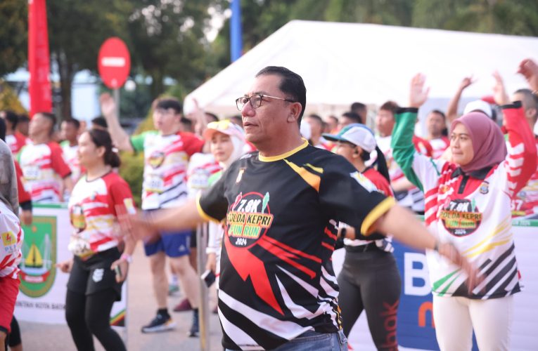 Kapolda Kepri Irjen Pol. Yan Fitri Halimansyah Lepas 1.440 Peserta dalam Polda Kepri Fun Run 7.8K Meriahkan Hari Bhayangkara ke-78