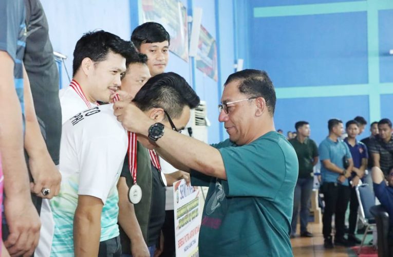 Yan Fitri Serahkan Hadiah Langsung Kepada Pemenang