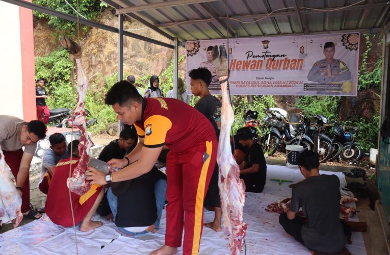 Berbagi Dengan Sesama, Polres Kepulauan Anambas Potong Hewan Qurban di Hari Raya Idul Adha 1445 H