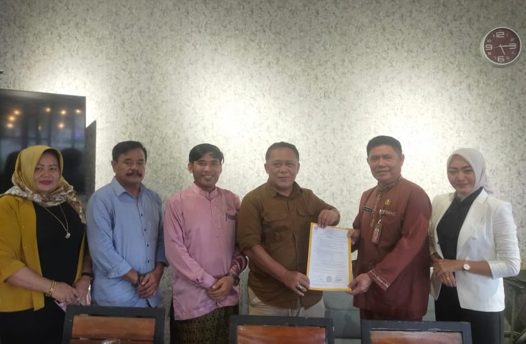 Penyerahan SK Mandat Pembentukan Pengurus FBN Kota Tanjungpinang