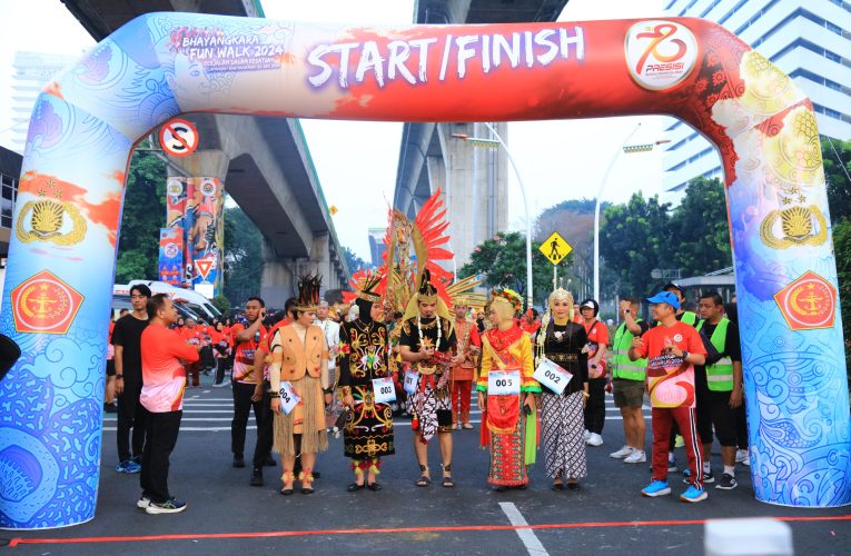 Kapolri Buka Bhayangkara Fun Walk 2024: Bersama Bergerak untuk Persatuan