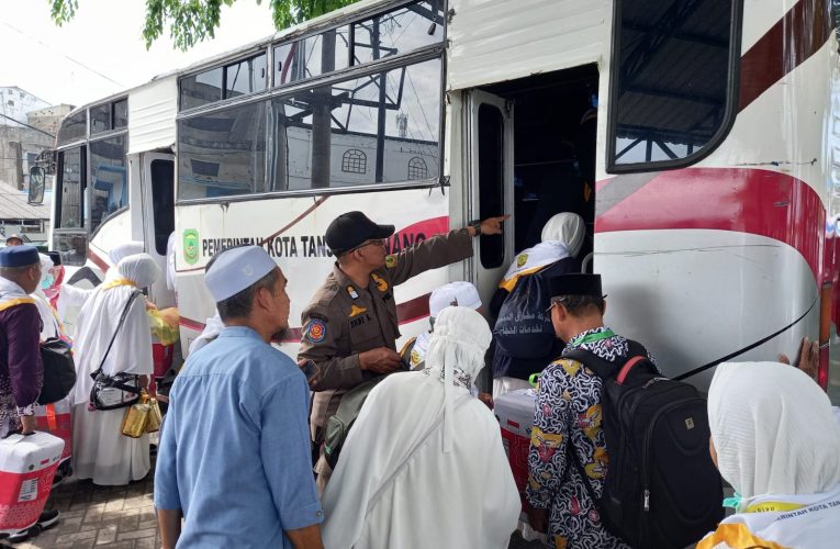 Kedatangan Jamaah Haji Tanjungpinang Disambut Haru di Pelabuhan Sri Bintan Pura
