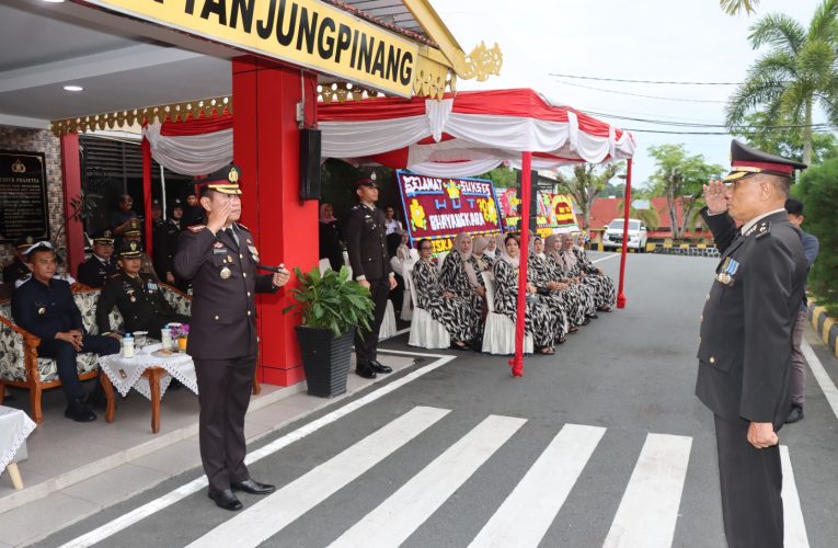 Pimpin Upacara & Syukuran HUT Bhayangkara ke-78, Kapolresta Tanjungpinang Sebut Polri Presisi Mendukung Transformasi Ekonomi Inklusif Menuju Indonesia Emas