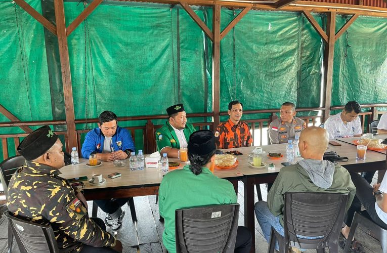 Kapolsek Bintan Utara AKP Monang P. Silalahi Ngopi Bareng dengan Ormas dan OKP, Perkuat Silaturahmi dan Kamtibmas