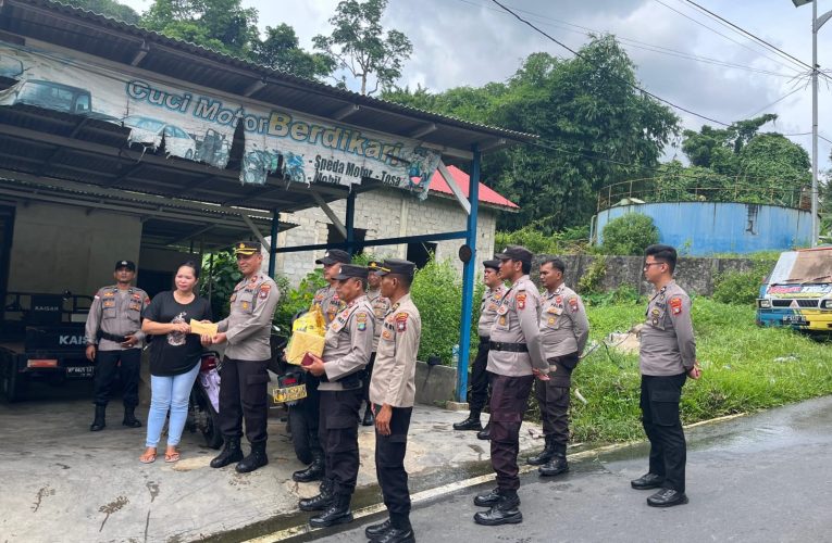 Polres Kepulauan Anambas Berikan Bantuan Sosial untuk Korban Kebakaran dalam Kegiatan Jum’at Berkah