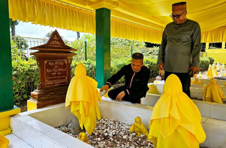 Ketua BPW KKSS Kepri, Ady Indra Pawennari, Ziarah ke Makam Pahlawan Nasional Raja Haji Fisabilillah