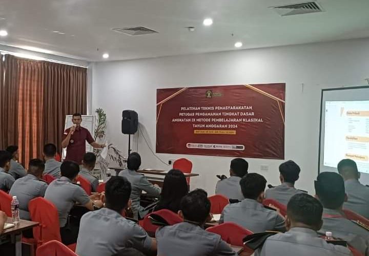 Kepala Pengamanan Lapas Narkotika Tanjungpinang Berikan Materi Teknik Penguncian di Pelatihan Teknis Dasar Pemasyarakatan