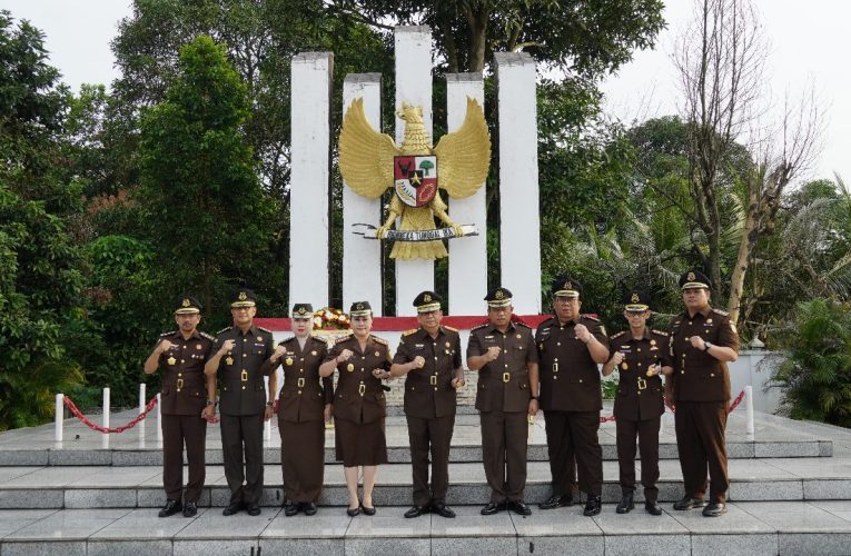 Kejaksaan Tinggi Kepulauan Riau Gelar Upacara Ziarah dan Syukuran HUT IAD ke-XXIV