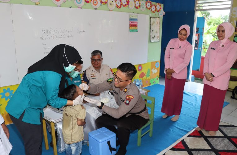 Si Dokkes Polresta TPI dan Puskesmas Tanjungpinang Barat Gelar Pekan Imunisasi Nasional Vaksin Polio di TK Kemala Bhayangkari 08
