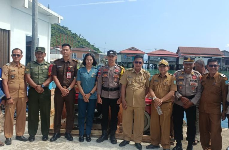 Pemkab Anambas Serahkan 19 Unit Mesin Kapal kepada Nelayan