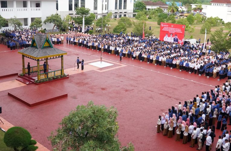 Sekdaprov Kepri Pimpin Upacara Peringatan HUT ke-79 RI di Kantor Gubernur