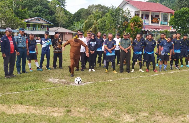 Sekda Anambas Resmi Buka Turnamen Sepak Bola HUT RI Ke-79 di Kecamatan Jemaja