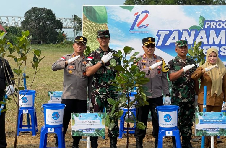 Kapolres Bintan Berpartisipasi dalam Penanaman 1000 Pohon untuk HUT Air Nav ke-12