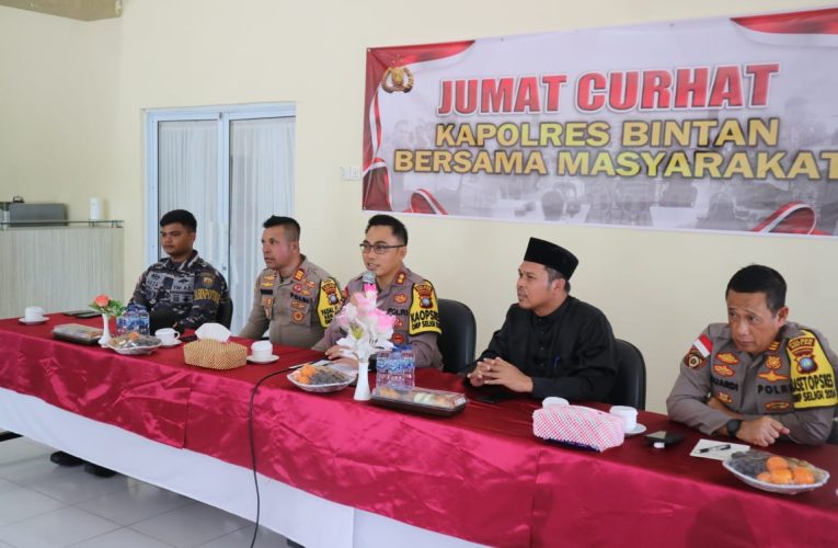 Kapolres Bintan Gelar Jumat Curhat di Kelurahan Sei Lekop: Masyarakat Sampaikan Permintaan terkait SIM dan Jam Malam