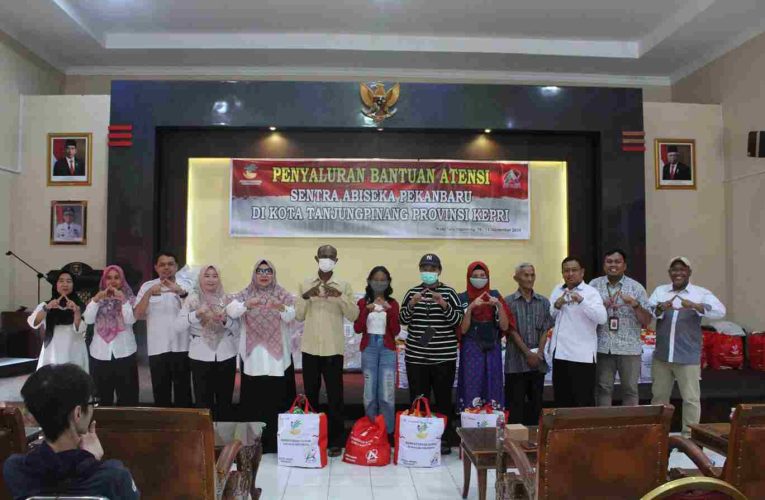 Dinas Sosial Tanjungpinang Salurkan Bantuan Kepada 125 PPKS
