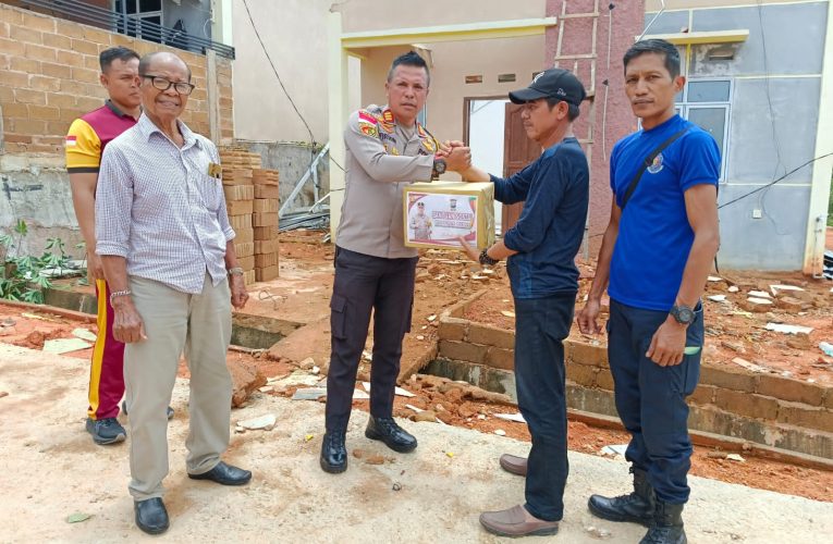 Melalui Kapolsek Bintan Timur, Kapolda Kepri Beri Bantuan kepada Warga Terdampak Musibah 